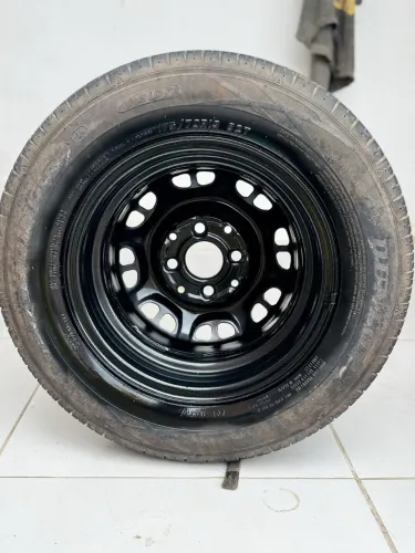 Roda com pneu novo 13