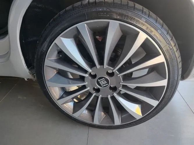 Jogo de Rodas e Pneus Aro 17 modelo Fiat Linea 