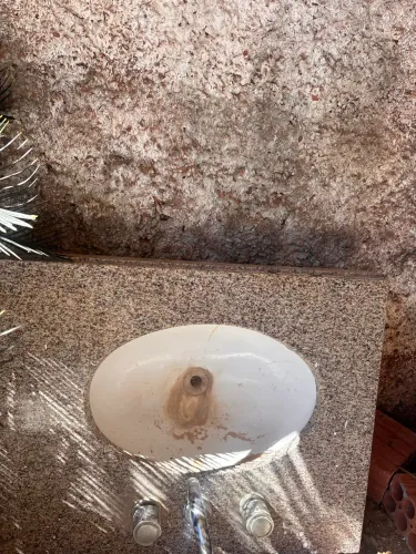 Pia de Granito com Torneira