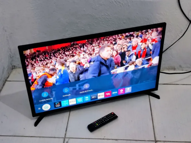 Tv 32 Samsung smart tizen perfeita sem detalhe toda original nós plástico 