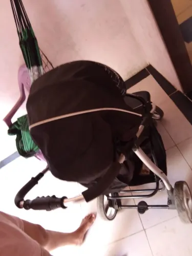 Vende_se carrinho de bebê