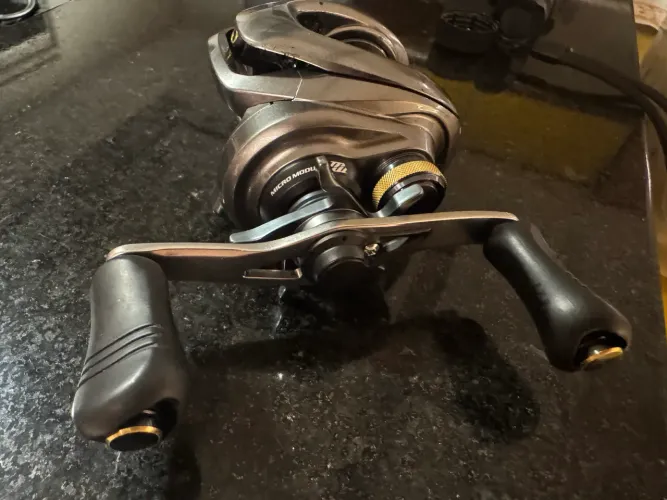 Carretilha de Pesca Metanium DC XG esquerda Shimano