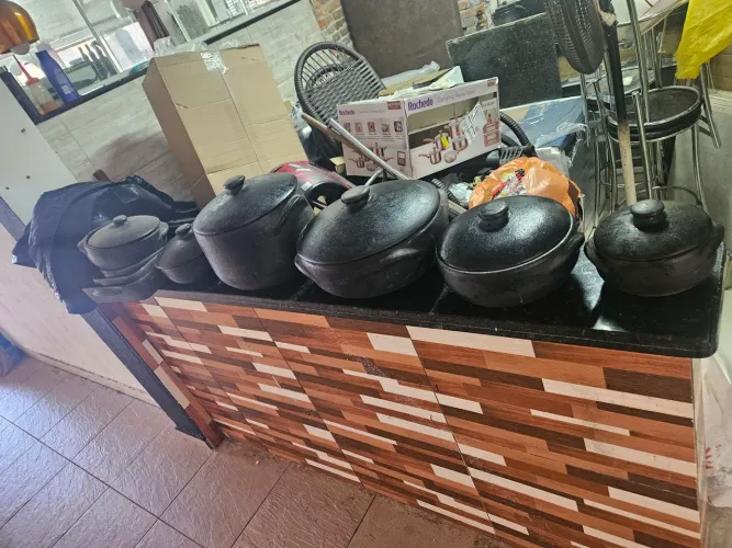 Panelas de barro pouco uso