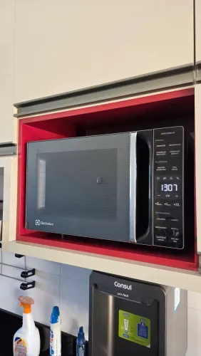 Microondas Eletrolux 23L excelente