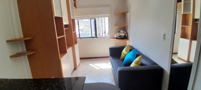 ÓTIMO, APTO COMPACTO, SUDOESTE, 1 SUITE, SALA, COZINHA, MOBILIADO, ELEVADOR E GARAGEM