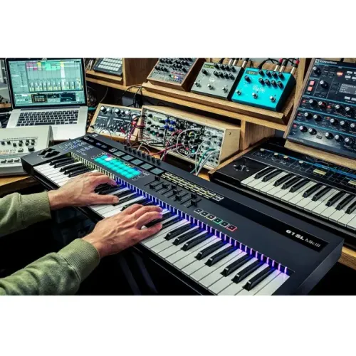 Controlador MIDI Novation SL 61 MkIII (Top de linha)