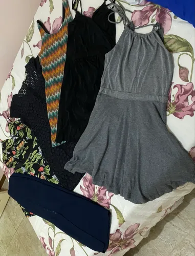 Vestidos (ler descrição)
