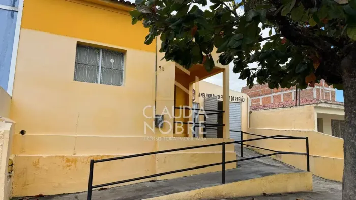 Casa à venda com 377 m2, 3 quartos em Santana do Ipanema - AL