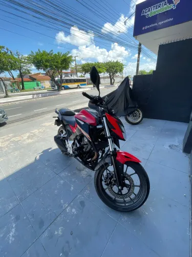 Vendo CB Twister 300 f, em perfeito estado. Moto super nova e conservada.
