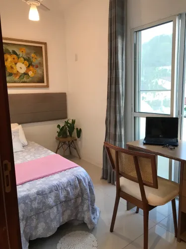 Alugo quarto em república feminina