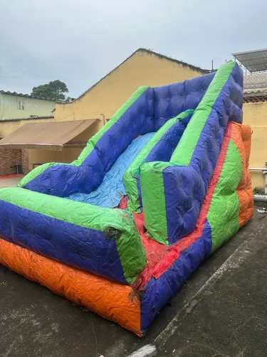 TOBOGÃ INFLÁVEL - ACEITO CARTÃO - ENTREGO