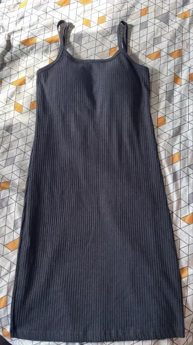 Vestido canelado preto