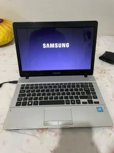 Vende-se Notebook para arrumar ou retirada de  peças 
