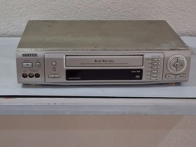 Video cassete sanssung SV5000W. Imagem com distorção e as vezes fica Imagem azul