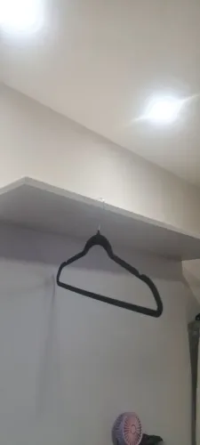 Kit 20 cabides de veludo anti deslizante com gancho giratório