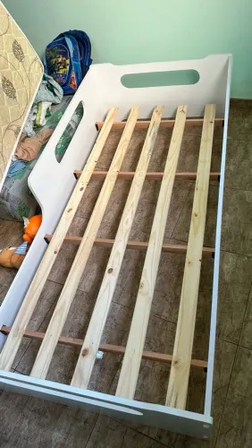 Cama montessoriana infantil