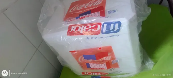 Caixa de isopor da coca cola nova nunca foi usada.