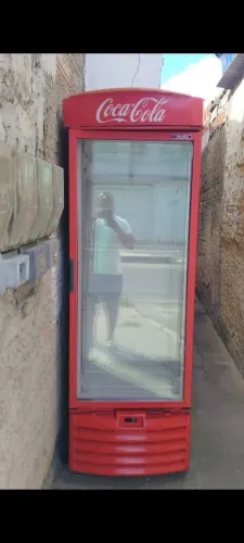 Freezer vertical expositor metalfrio bem conservado faço entrega dentro da cidade