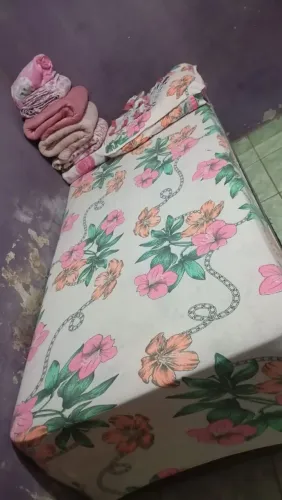 Vende-se cama box de solteiro, em boas condições