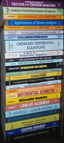 Livros de matemática em inglês a nível de graduação.<br><br>Cada um por 120 R$.