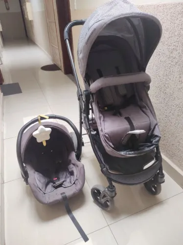 Carrinho de bebê marca Galzerano