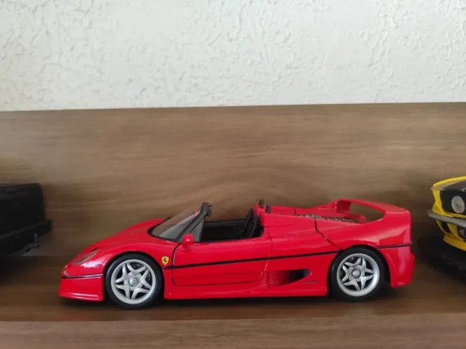 Iten de coleção Ferrari F50 Shell Maisto 1995 em metal. Super detalhada.