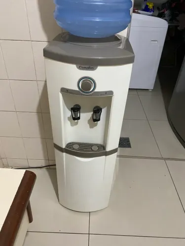Bebedouro Esmaltec coluna c/ 5 galões de 20L vazios 