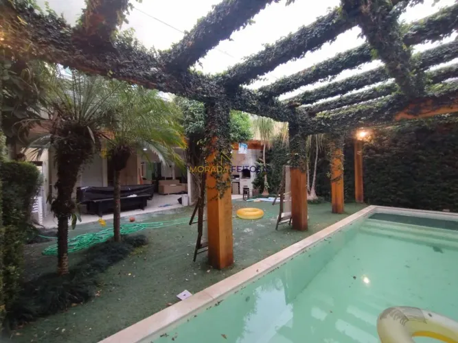 SOBRADO DE ALTO PADRÃO COM PISCINA E MOBILIADO JARDIM POPULAR