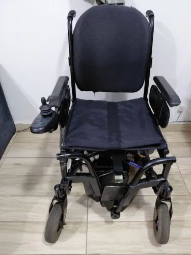 Cadeira de rodas motorizada