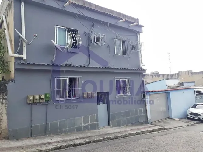 Apartamento de frente tipo sobrado com 01 quarto em Irajá