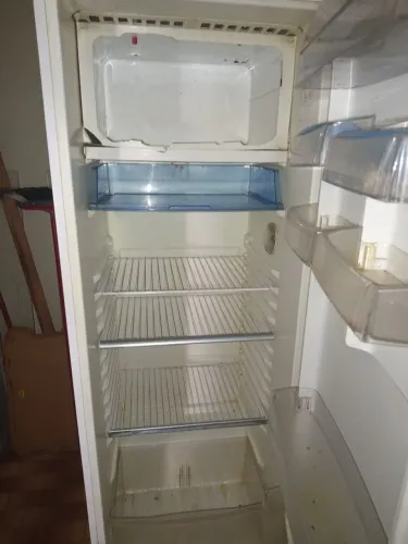 Geladeira com defeito
