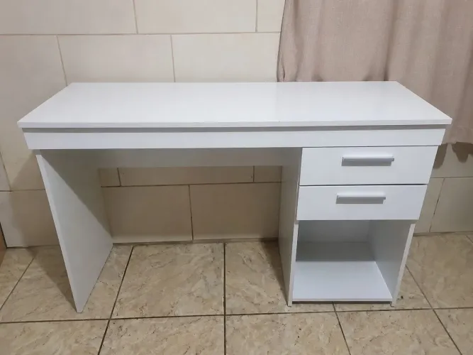 MESA PARA ESCRITÓRIO / ESTUDOS + CADEIRA GIRATÓRIA - R$ 350,00