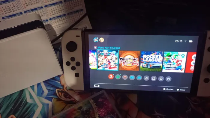 Vendo Nintendo Switch oled zero 4 messes de uso 6 jogos um físico e 5 difital 