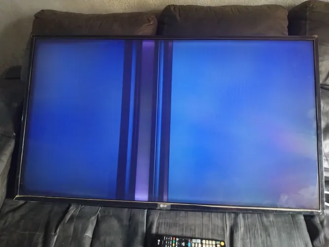 TV LG 49" SMART com Defeito!