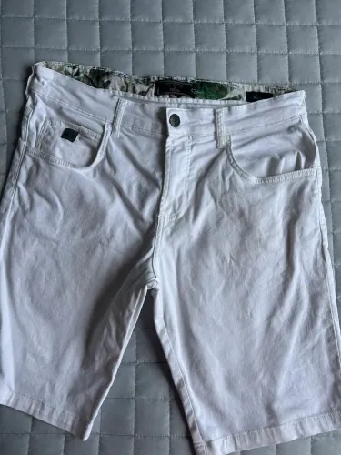 Bermuda masculina branca Fórum 