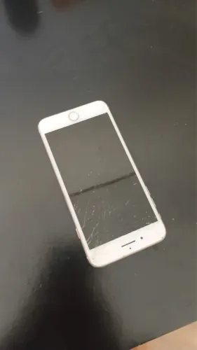 Iphone 8 Plus ( Tem Detalhe )