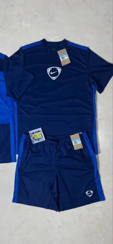Conjunto Nike original na etiqueta R$500 , camisa e bermuda separada $250 cada ,M/G/GG
