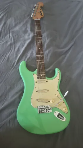Vendo Guitarra Stratocaster com Malagoli