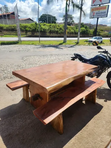 Mesa rústica c/ 2 bancos 