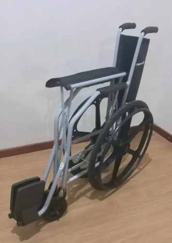 Cadeira de Rodas ( Novinha)