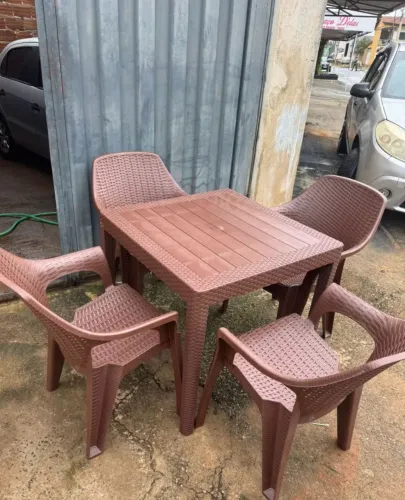 Jogo de mesa e cadeira