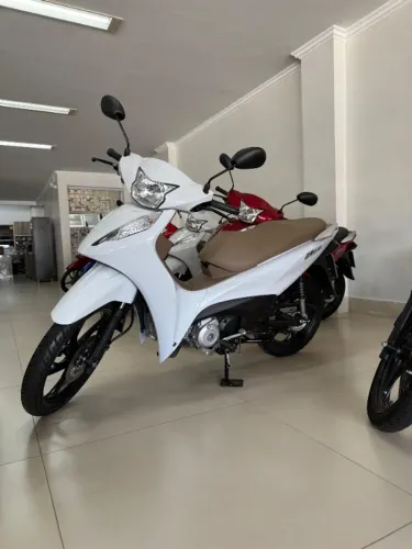 Biz 2025/2026 semi novas apenas 6km rodados branca e vermelha