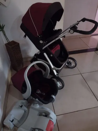 Carrinho moisés+bebê conforto+base pra carro 