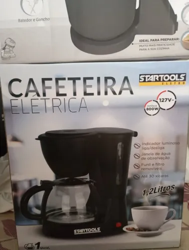 Batedeira e uma cafeteira 100 reais os 2 Eletros 