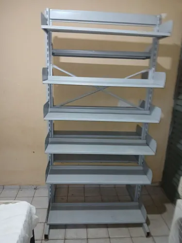 Estante de aço para exposição de produtos