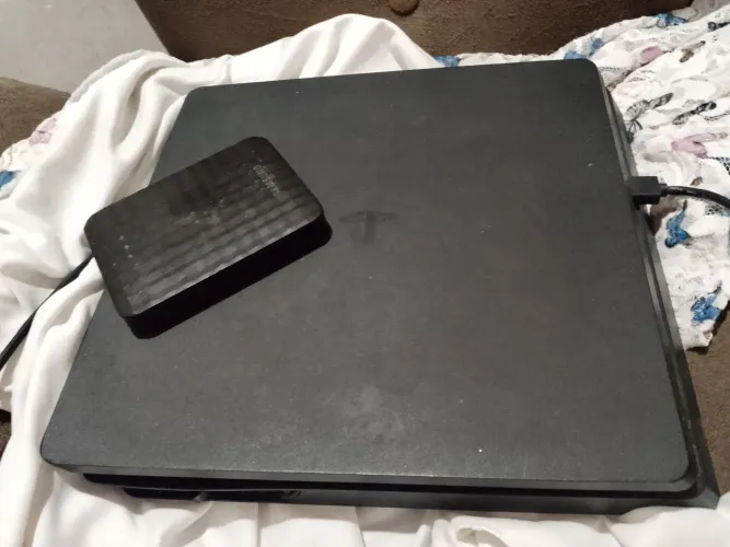 VENDO PS4 COM 10 JOGOS E 1TB DE MEMORIA TROCO EM PC E PREÇO NEGOCIO