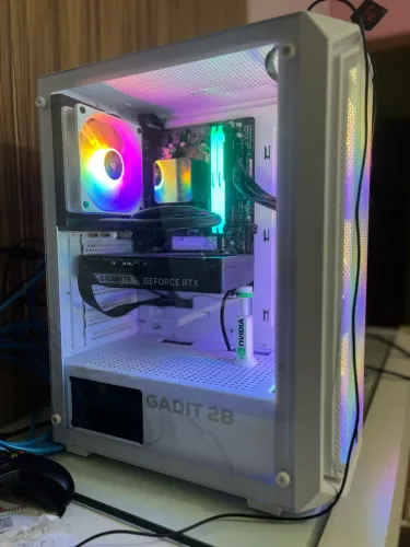 ? PC GAMER COMPLETO (RTX 5060 Ti + Ryzen 7 5700X)