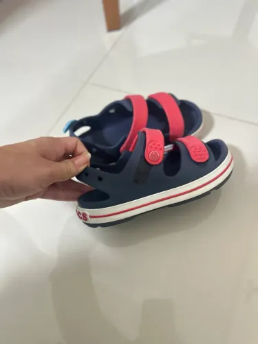Vendo tênis e sandália infantil