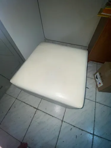 Puff branco largo