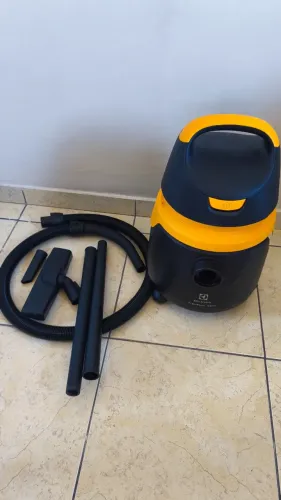 Aspirador de Pó e Água Electrolux 1400w (usado apenas três vezes)
